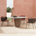 北欧の中庭レタンガーデンテーブルと椅子の組み合わせ